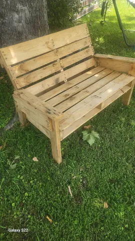 Handcrafted outdoor pallet wood love seat bench for patio seating